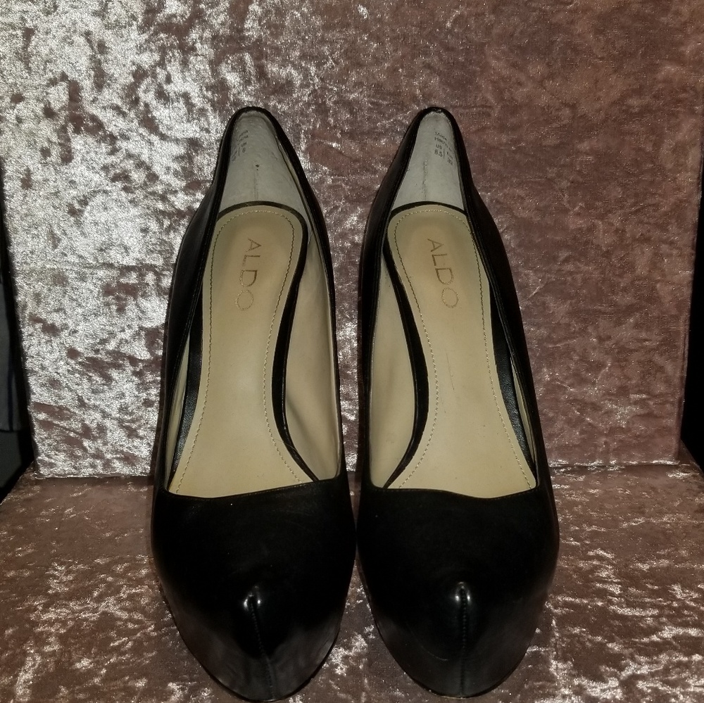 ALDO high heels w/ gold accent